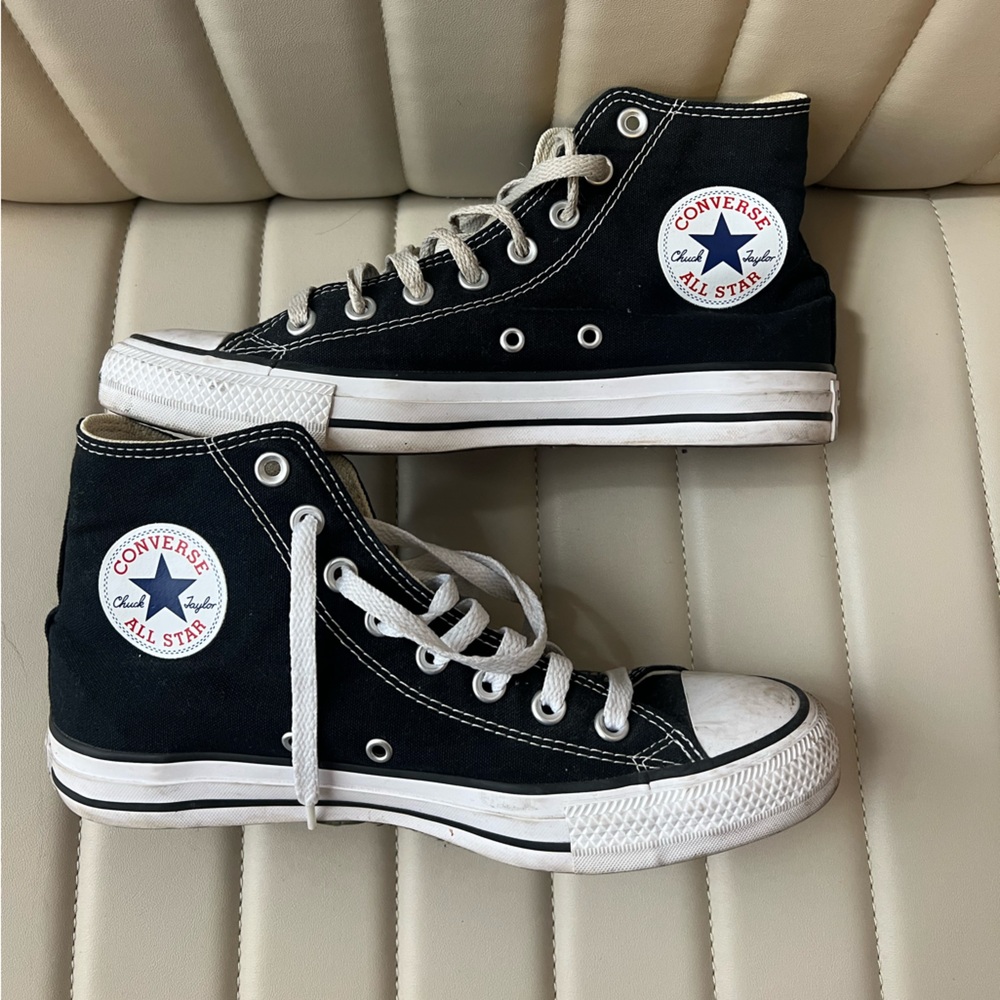 ❌SOLD❌Converse Black High-Top Sneakers
